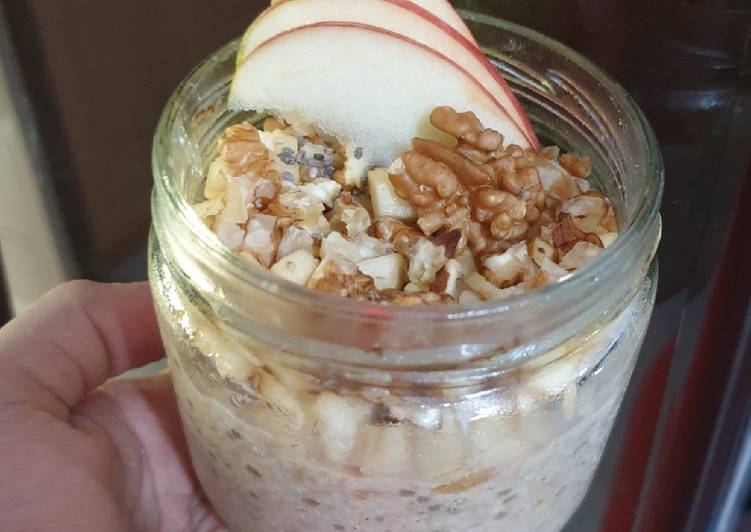 Steps to Make Homemade Apple cinnamon oats. (Overnight oats)