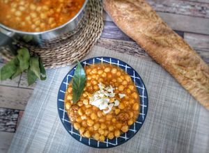 Una foto de Potaje de garbanzos con chorizo en MC o sin ella