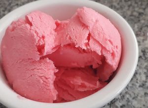 Una foto de Helado con gelatina 🍒
