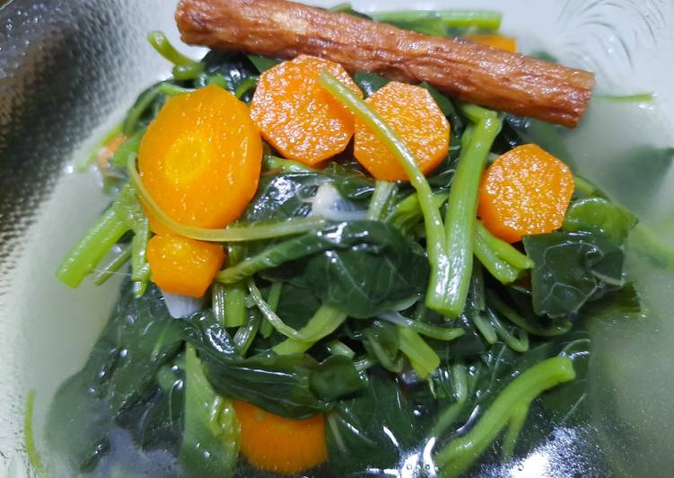 Langkah Mudah untuk Menyiapkan Sayur bening bayam wortel, Menggugah Selera