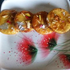 A picture of Mava kachori.