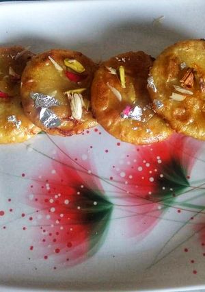 A picture of Mava kachori.