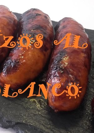 Una foto de Chorizos al vino blanco