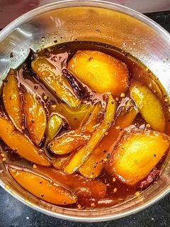 কাঁচা মিঠে আমের চাটনি (Kancha mitha aamer chutney recipe in Bengali) রেসিপির প্রধান ছবি
