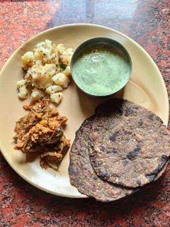 पालक कुट्टू की रोटी रेसिपी मुख्य फोटो
