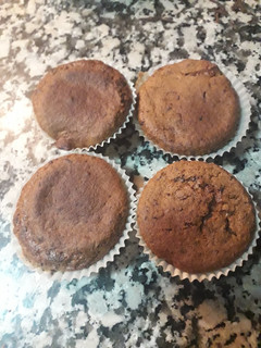 Una foto de Magdalenas con galletas y chocolate negro
