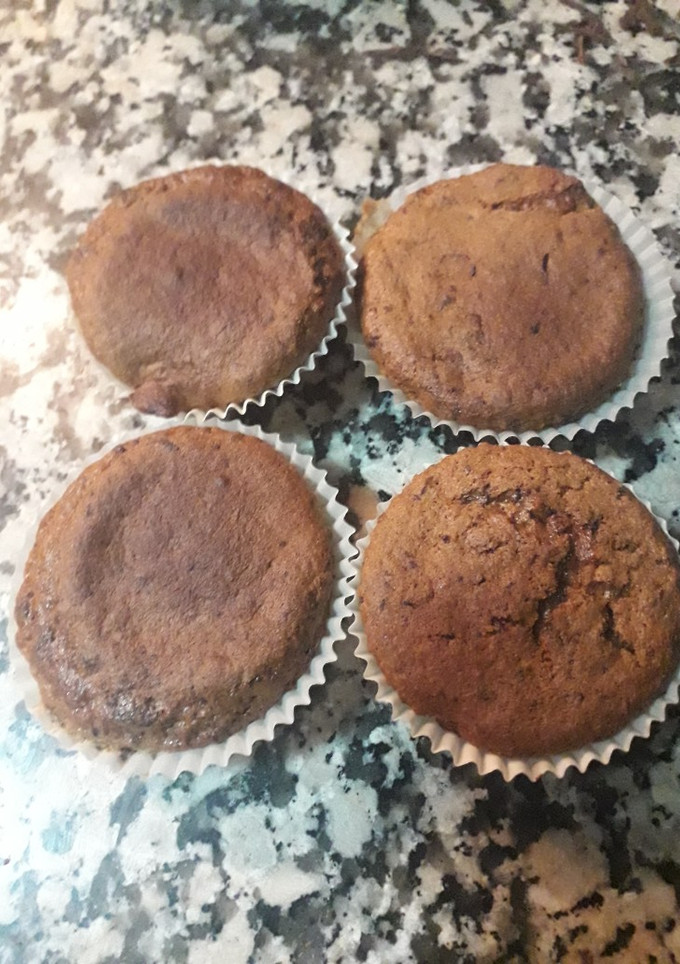 Una foto de Magdalenas con galletas y chocolate negro