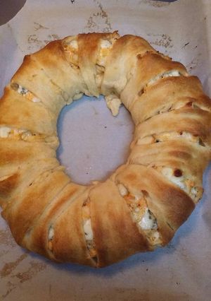 A picture of Buffalo Chicken Crescent Ring.