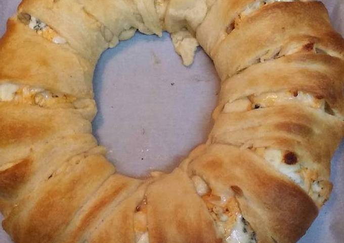 Buffalo Chicken Crescent Ring