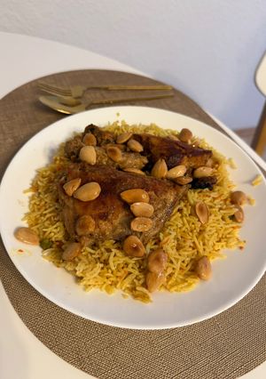 صورة لوصفة دجاج محمر بالفرن مع أرز بالجزر و البازيلاء