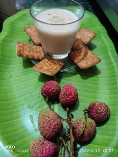 लीची स्मूदी खट्टा मीठा शेक (Litchi smoothie khatta meetha shake recipe in hindi) रेसिपी मुख्य फोटो