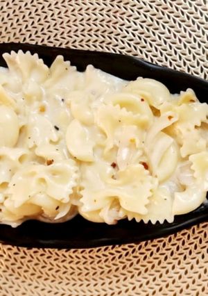 A picture of White Sauce Pasta.
