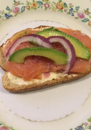 Una foto de Tostas de salmón