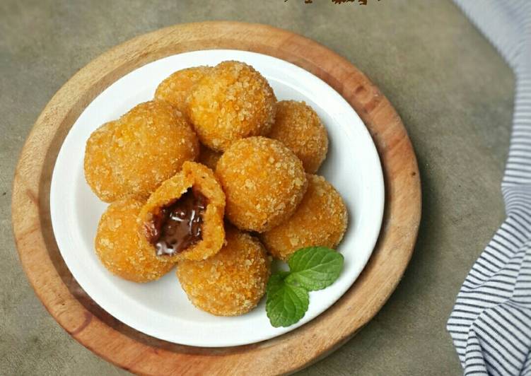 Bola bola ubi coklat