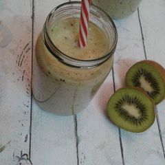 Kiwi & banana smoothie 🍹 A picture of Kiwi & banana smoothie 🍹.