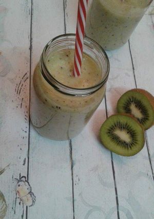 A picture of Kiwi & banana smoothie 🍹.