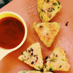 A picture of Poha roti tikki.
