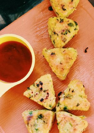 A picture of Poha roti tikki.