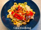 Τορτελίνι τρικολόρε με μπέικον και stir-fry λαχανικών C&G