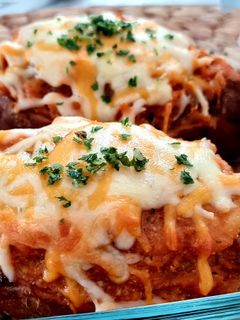 Una foto de Boniatos asados rellenos de setas y pollo