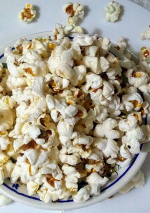 A picture of Salted Popcorn home made.