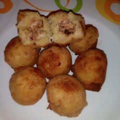 A picture of Potato balls.