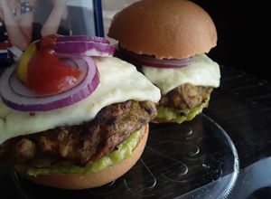 Una foto de Hamburguesas de Arvejas y pencas de acelga de mi casa... 🤔🍔🍔🍔🤨😜!!!
