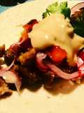 Taco de costillas con cebolla encurtida y mahonesa de chipotle