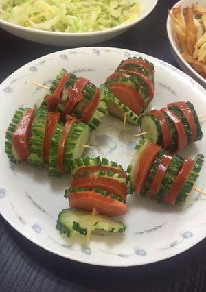 Una foto de Ensalada de pepino y jamon
