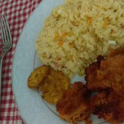 Arroz amarillo con nuggets de pollo caseros Receta de HEY- Cookpad