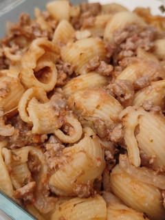Una foto de Macarrones croqueteros con carne (sin lactosa)