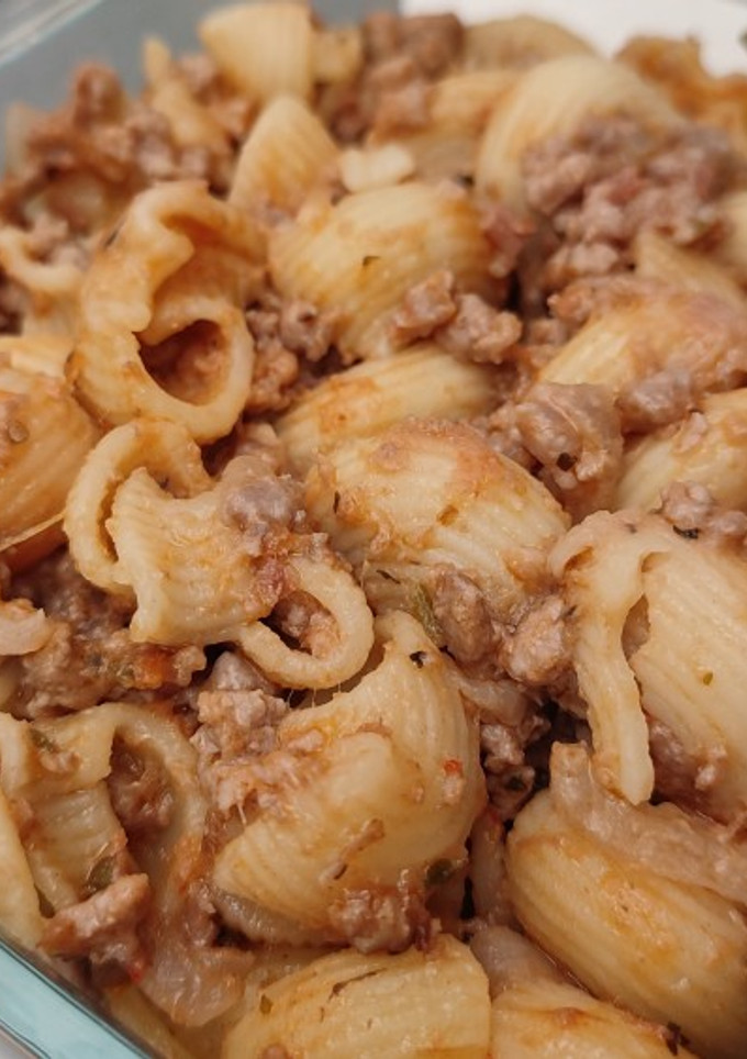 Una foto de Macarrones croqueteros con carne (sin lactosa)