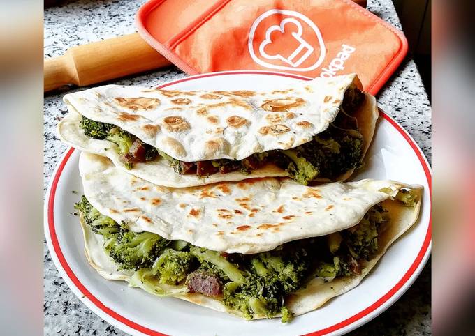 Piadina con broccoli e salsiccia