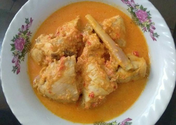 Opor Ayam Pedas