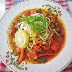 A picture of Thukpa with morrccan sausages.