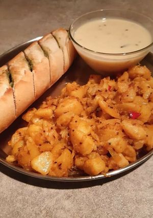 A picture of Potato sabji,garlic bread and kadhi.