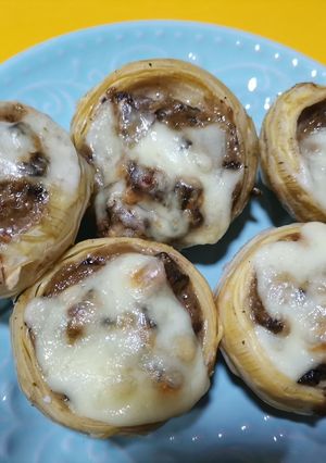 Una foto de Fondos de alcachofas Rellenos c/ callampas deshidratadas