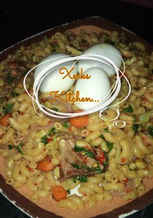 A picture of Macaroni jallof.
