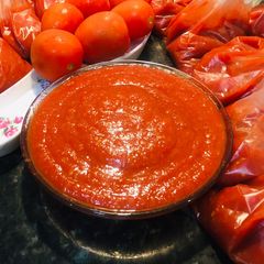 Tomato paste A picture of Tomato paste.