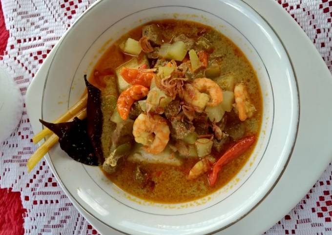 Lontong sayur ati sapi dan udang