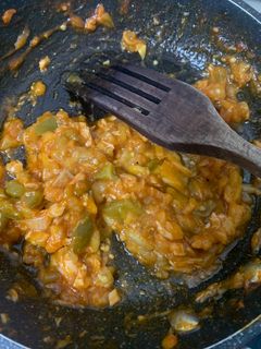 Una foto de Berenjena rellena de pisto y atún