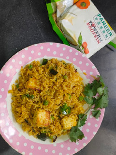 મટર-પનીર પુલાવ (Matar Paneer Pulav Recipe in Gujarati) રેસીપી મુખ્ય ફોટો