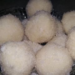 A picture of Coconut  balls.