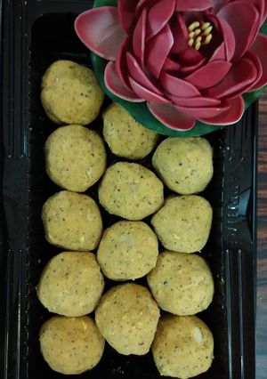 A picture of Roasted chana and dry fruit laddo.