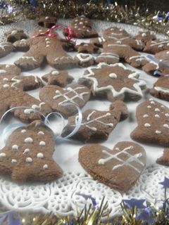 Una foto de Galletitas navideñas de jengibre y chocolate
