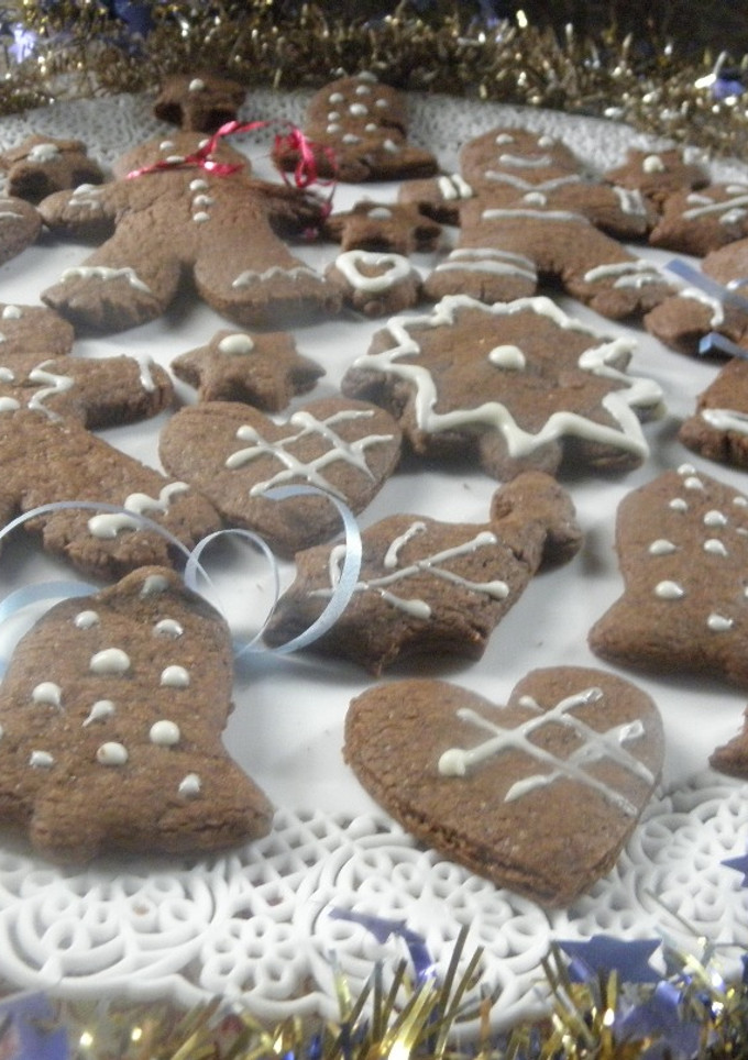 Una foto de Galletitas navideñas de jengibre y chocolate