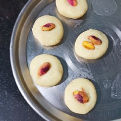 A picture of Malai pedha.
