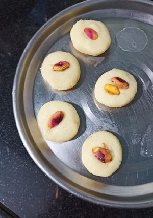A picture of Malai pedha.