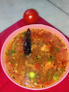 தக்காளி ரசம்(tomato rasam recipe in tamil) செய்முறை முக்கிய புகைப்படம்