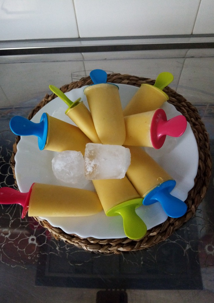 Una foto de Helados de mango y leche condensada. Especial para niños